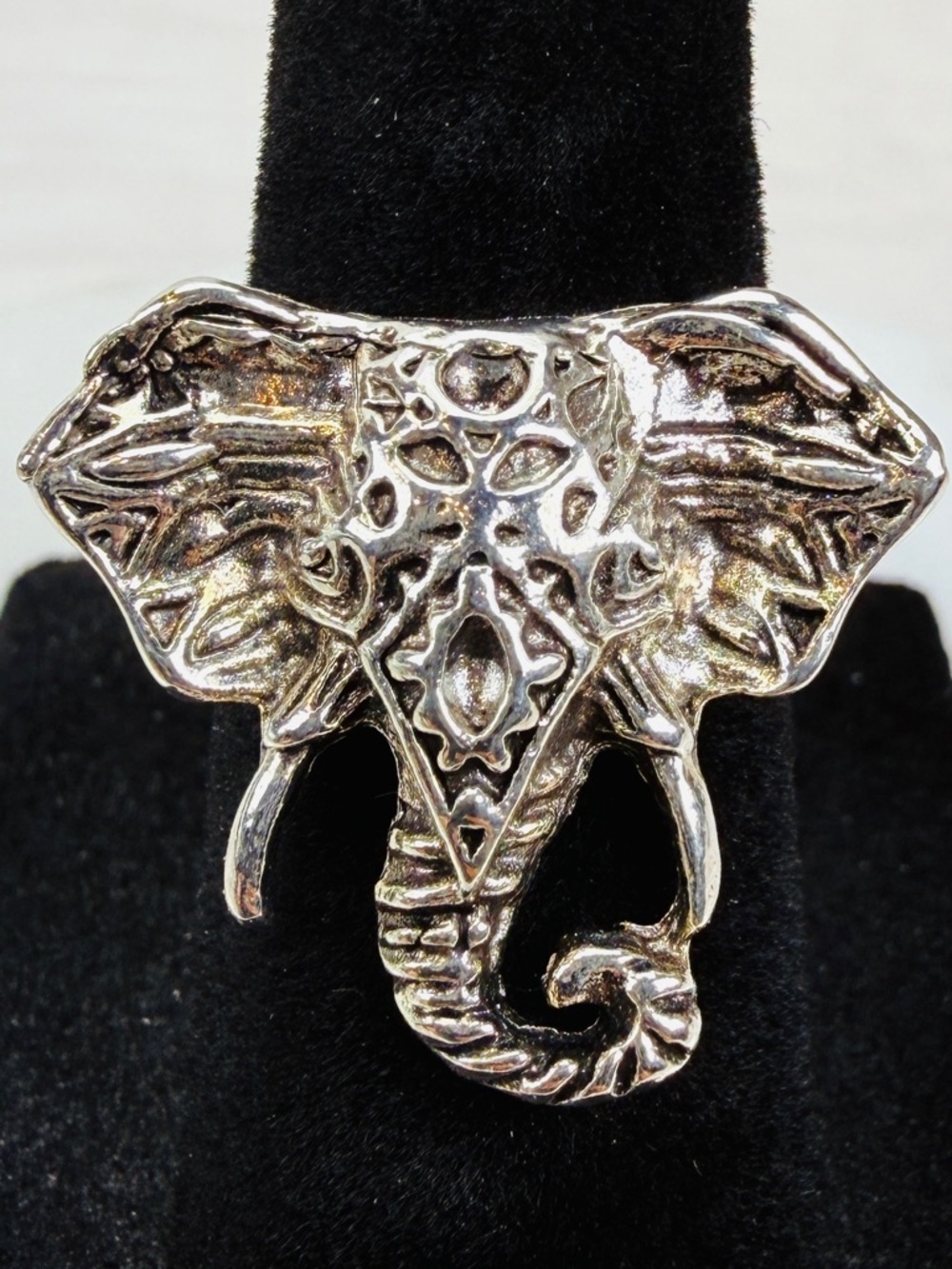 Intricate Silvertone Elephant Head Ring size 4.75